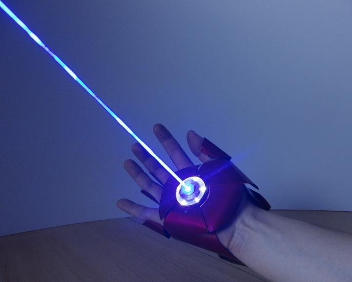 Notitie Bedachtzaam spek Avengers fan maakt eigen Iron Man laser handschoen – Geekly.nl